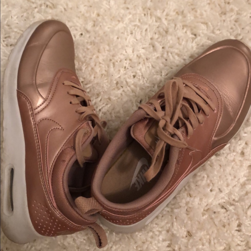 rose gold nike airs